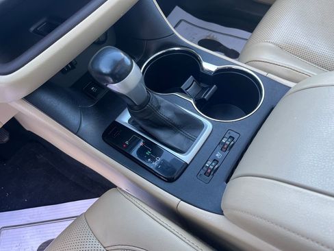 Used 2015 Toyota Highlander Limited Platinum image 25