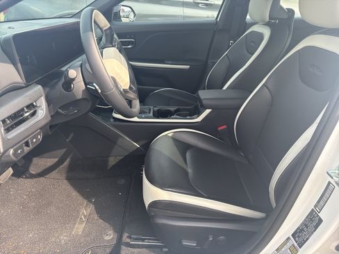Used 2025 Kia K4 GT-Line w/ GT-Line Premium Package FWD image 7