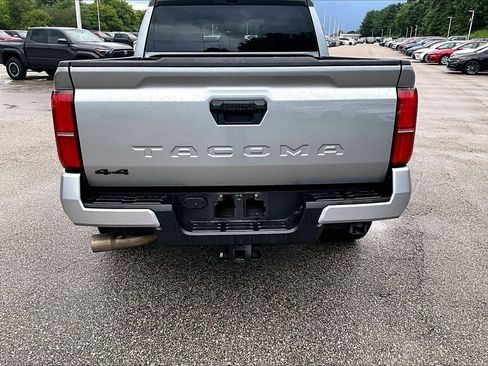 Certified 2024 Toyota Tacoma TRD Off-Road AWD/4WD image 10
