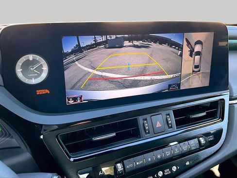 Certified 2022 Lexus ES 300h w/ Accessory Package FWD image 25