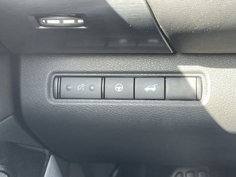 Used 2025 Nissan Pathfinder SL AWD/4WD image 32