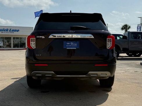 Certified 2022 Ford Explorer XLT w/ Equipment Group 202A RWD image 4