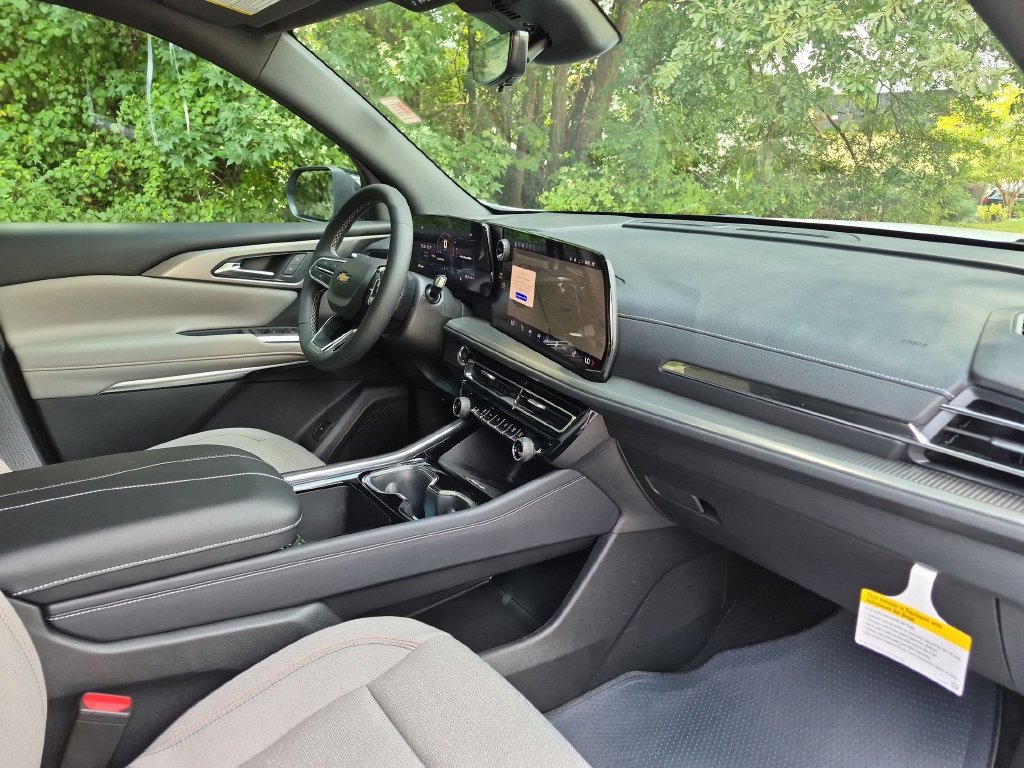 New 2027 Chevrolet Traverse LT FWD image 39