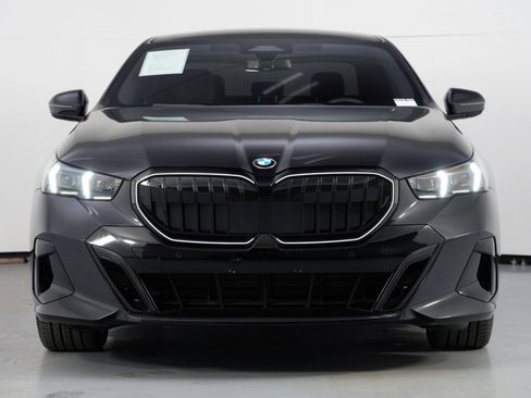 Used 2026 BMW 530i w/ M Sport Package image 7