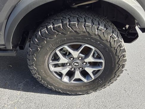 Used 2023 Ford Bronco Badlands image 12