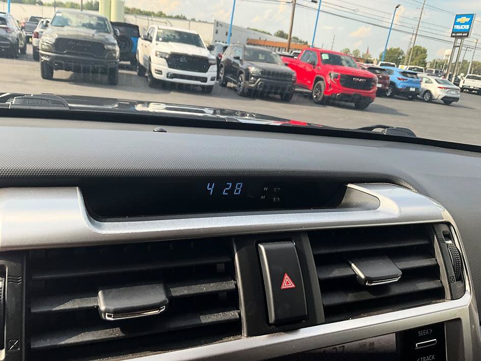 Used 2022 Toyota 4Runner Limited AWD/4WD image 20