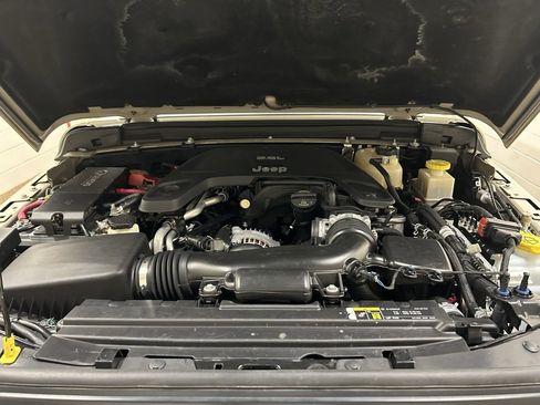 Used 2020 Jeep Gladiator Overland image 11