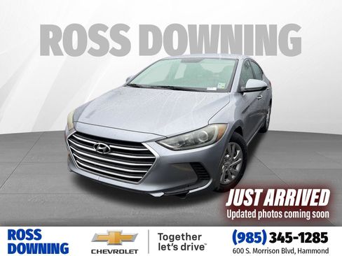 Used 2017 Hyundai Elantra SE image 1
