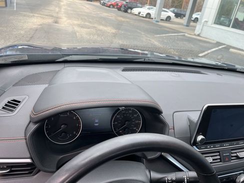 Used 2021 Nissan Altima 2.5 SR w/ SR Premium Package image 24