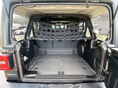Used 2021 Jeep Wrangler Unlimited Sahara w/ Cold Weather Group AWD/4WD image 30