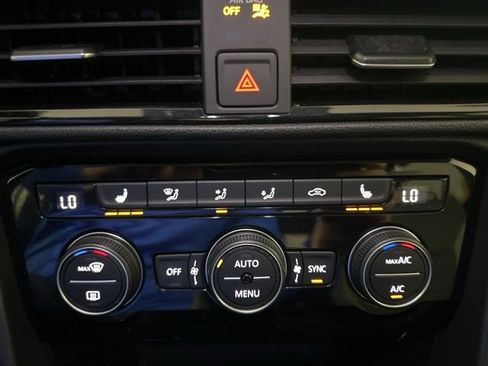 Used 2023 Volkswagen Taos SEL image 5