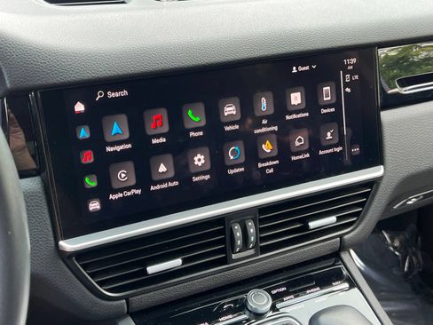Certified 2023 Porsche Cayenne AWD/4WD image 30