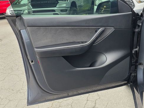 Used 2022 Tesla Model Y Long Range AWD/4WD image 22