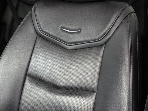 Used 2018 Cadillac XT5 Luxury image 16