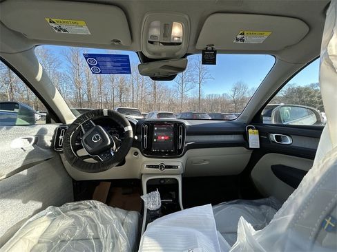 New 2025 Volvo XC40 B5 Ultra w/ Climate Package image 12