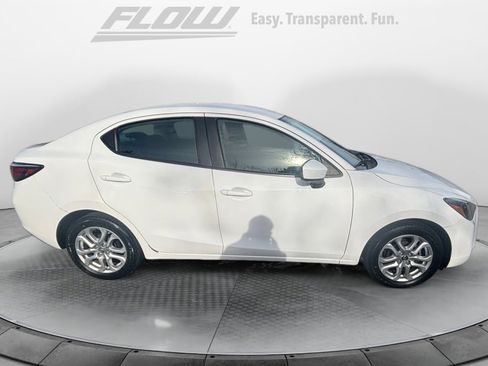 Used 2017 Toyota Yaris iA image 10