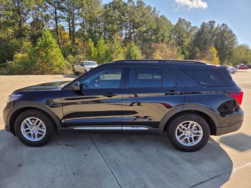 Used 2025 Ford Explorer Active w/ Active Comfort Package image 2
