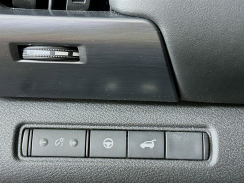 Used 2023 Nissan Pathfinder SL w/ Black Appearance Package AWD/4WD image 17