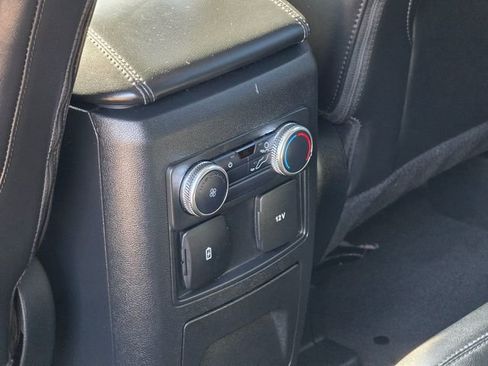 Used 2022 Ford Explorer XLT image 18