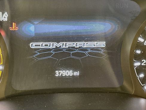 Used 2025 Jeep Compass Trailhawk AWD/4WD image 19