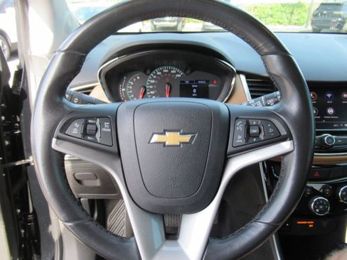 Used 2020 Chevrolet Trax Premier FWD image 22