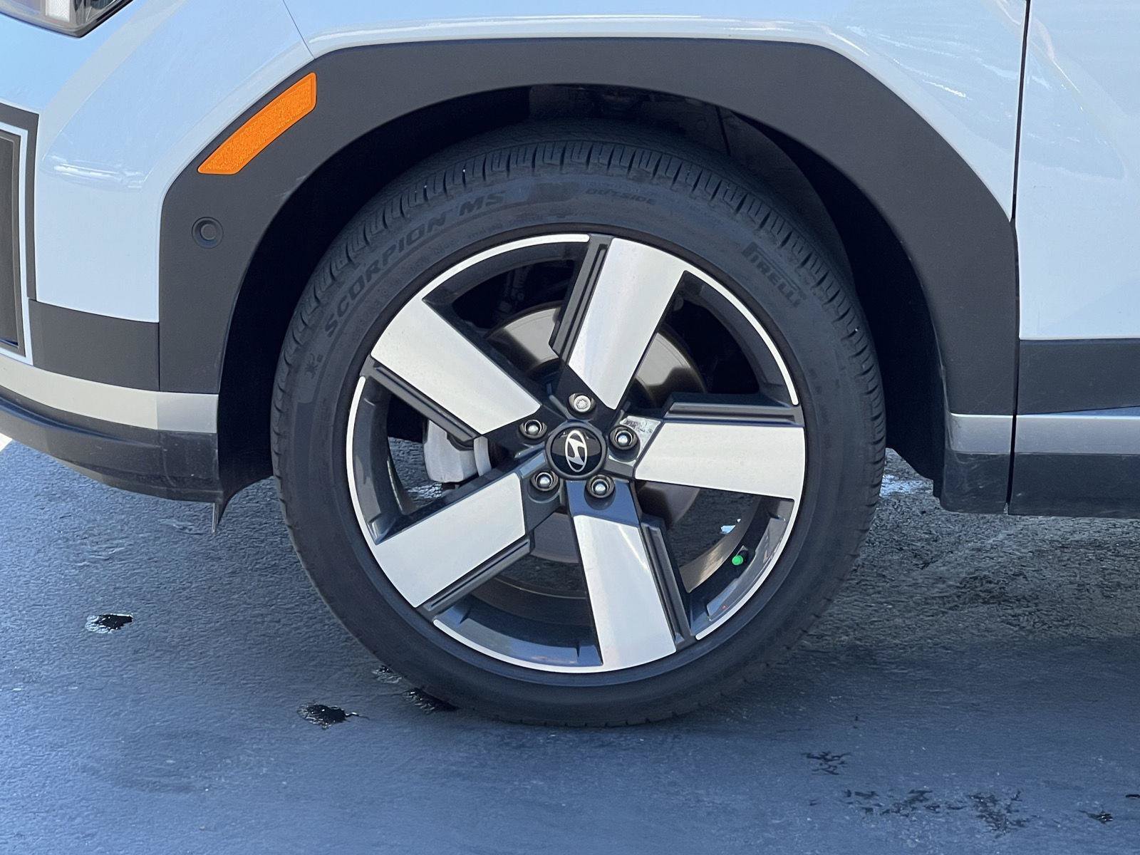 Certified 2025 Hyundai Santa Fe Limited AWD/4WD image 21