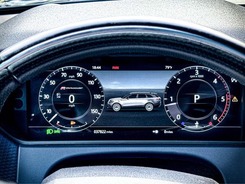 Used 2018 Land Rover Range Rover Velar R-Dynamic SE image 17