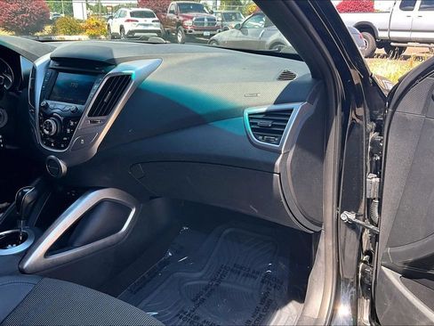 Used 2016 Hyundai Veloster w/ Option Group 02 FWD image 18