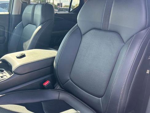 Used 2025 Honda Pilot Touring image 10