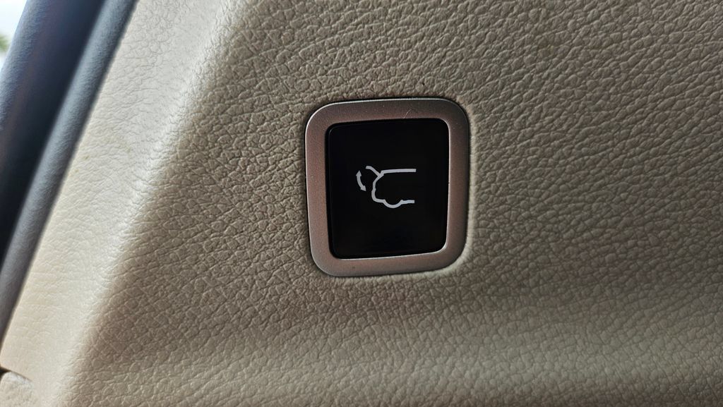 Used 2022 Chrysler Pacifica Touring-L FWD image 16