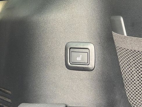 Used 2023 Land Rover Defender 130 SE image 27