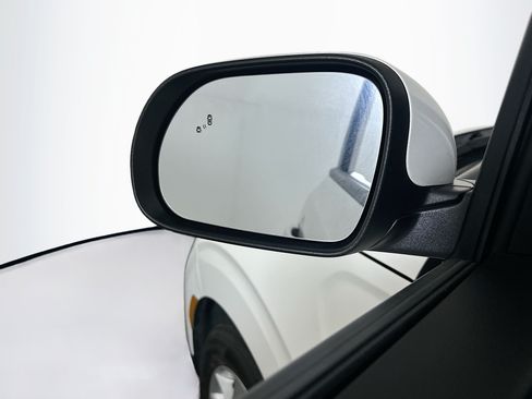 Used 2025 Kia Soul LX w/ LX Technology Package FWD image 16