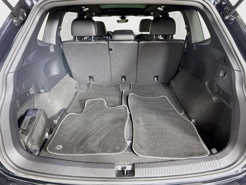 Certified 2023 Volkswagen Tiguan SE R-Line image 24