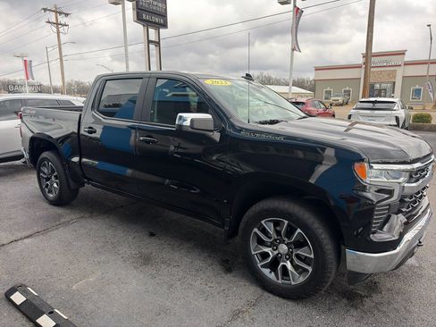 Used 2023 Chevrolet Silverado 1500 LT image 3