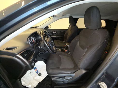 Used 2020 Jeep Cherokee Latitude w/ Cold Weather Group image 13