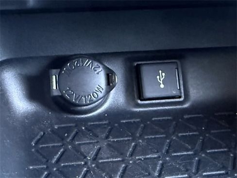 Used 2021 Toyota RAV4 LE image 19