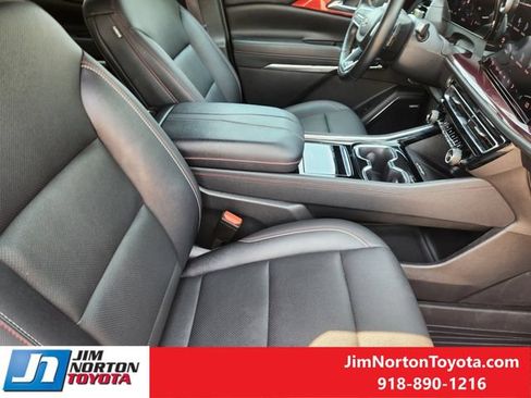 Used 2024 Chevrolet Traverse Z71 w/ Enhanced Driving Package AWD/4WD image 16