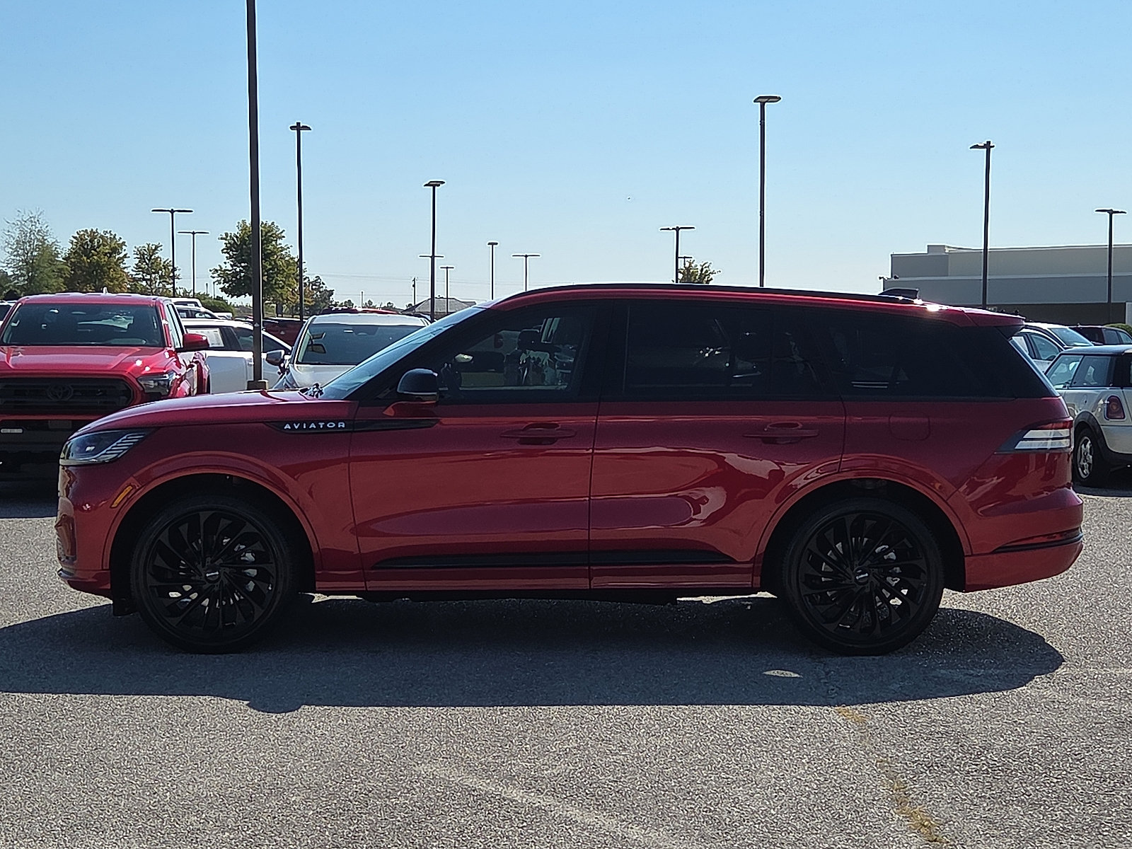 Used 2025 Lincoln Aviator Reserve w/ Equipment Group 201A AWD/4WD image 3