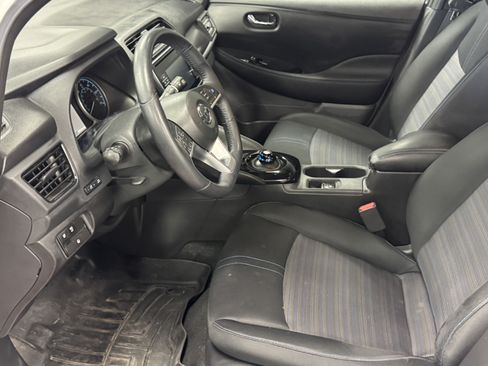Used 2018 Nissan Leaf SV w/ SV Technology Package FWD image 12