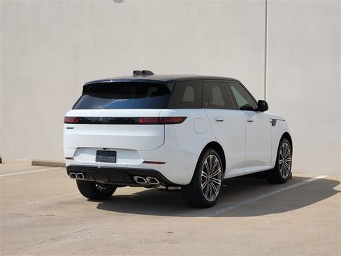 New 2025 Land Rover Range Rover Sport Dynamic SE image 4