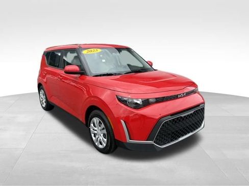 Used 2025 Kia Soul LX FWD image 8