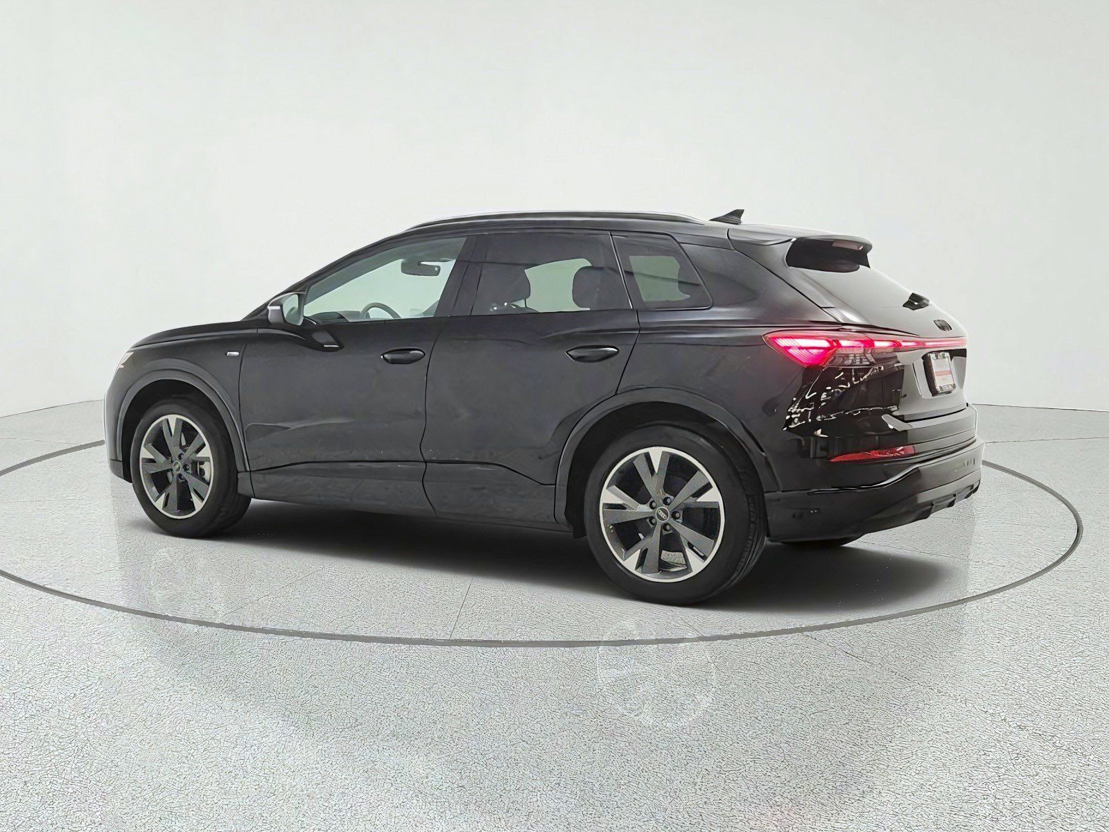 Used 2024 Audi Q4 e-tron Premium Plus w/ Premium Plus AWD/4WD image 7