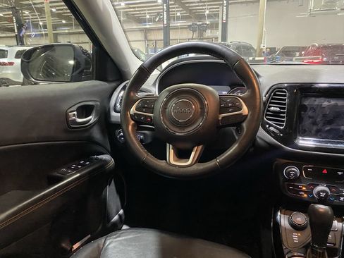 Used 2018 Jeep Compass Limited w/ Navigation Group AWD/4WD image 3