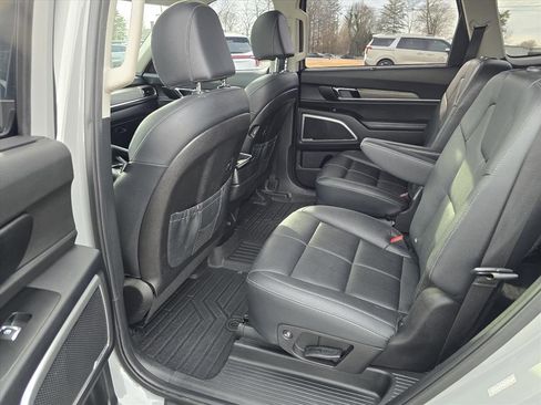 Used 2022 Kia Telluride EX w/ EX Premium Package image 10