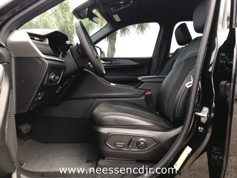 New 2025 Jeep Grand Cherokee L Altitude image 12