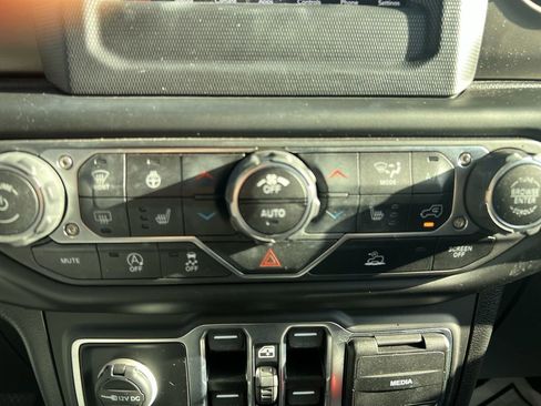 Used 2021 Jeep Wrangler Unlimited Sport image 16