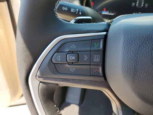 New 2025 Jeep Grand Cherokee Limited w/ Luxury Tech Group II image 26