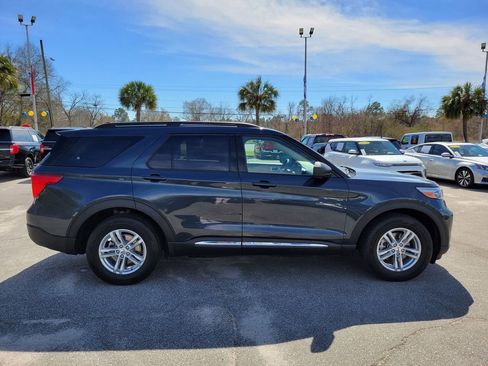 Certified 2022 Ford Explorer XLT image 6