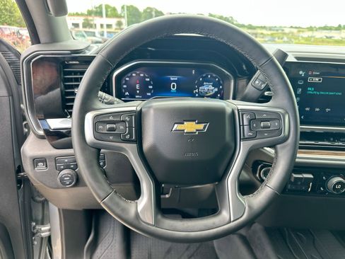 Used 2025 Chevrolet Silverado 2500 LT w/ Convenience Package AWD/4WD image 14