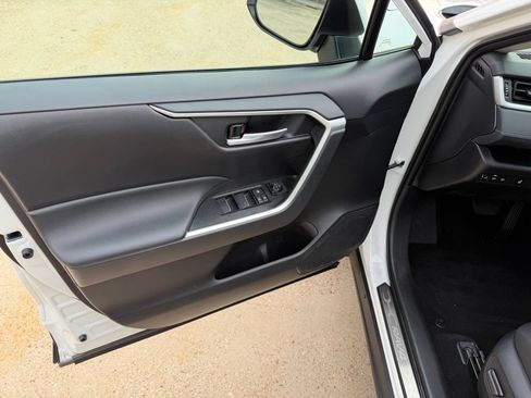Used 2025 Toyota RAV4 XLE w/ Convenience Package AWD/4WD image 9